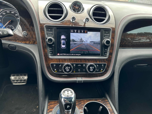 Bentley Bentayga W12 С РЕГИСТРАЦИЯ & АВТО КРЕДИТ - автомобили, коли, обяви за нови и употребявани 7