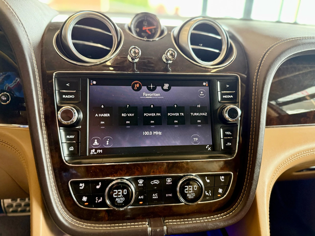 Bentley Bentayga V8 * Panorama* 22"* SoftClose* Лизинг - автомобили, коли, обяви за нови и употребявани 12