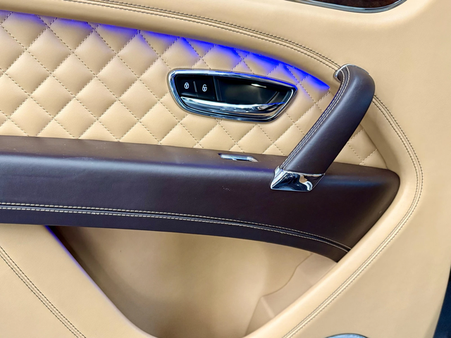 Bentley Bentayga V8 * Panorama* 22"* SoftClose* Лизинг - автомобили, коли, обяви за нови и употребявани 13