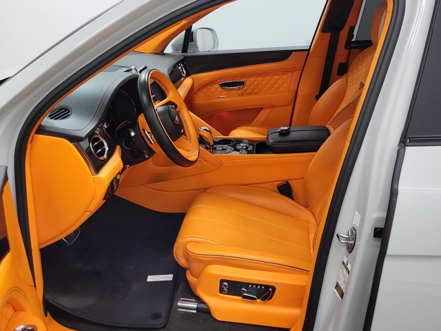 Bentley Bentayga 3L 6cyl AWD - автомобили, коли, обяви за нови и употребявани 4
