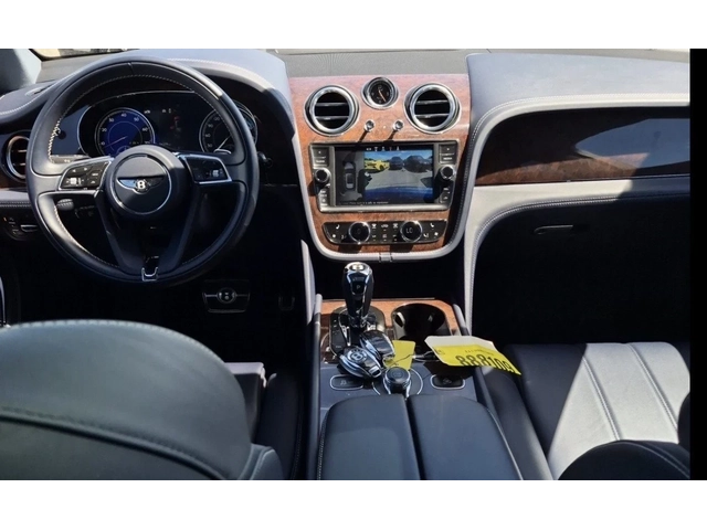 Bentley Bentayga 4.0 V8 * 360 * DISTRONIC * 26279KM * CARFAX * - автомобили, коли, обяви за нови и употребявани 4