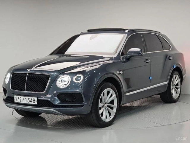 Bentley Bentayga 4.0* V8* ПОДГРЕВ* ОБДУХВАНЕ* 360* МАСАЖИ* HUD* - автомобили, коли, обяви за нови и употребявани 0