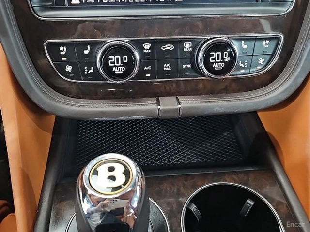 Bentley Bentayga 4.0* V8* ПОДГРЕВ* ОБДУХВАНЕ* 360* МАСАЖИ* HUD* - автомобили, коли, обяви за нови и употребявани 10