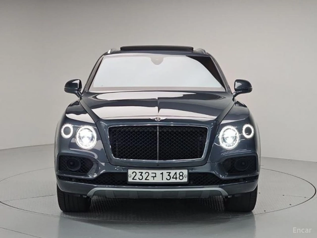 Bentley Bentayga 4.0* V8* ПОДГРЕВ* ОБДУХВАНЕ* 360* МАСАЖИ* HUD* - автомобили, коли, обяви за нови и употребявани 1