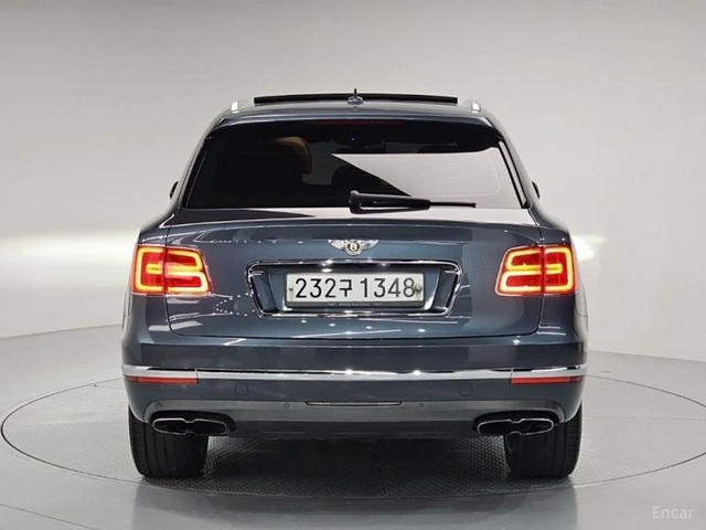 Bentley Bentayga 4.0* V8* ПОДГРЕВ* ОБДУХВАНЕ* 360* МАСАЖИ* HUD* - автомобили, коли, обяви за нови и употребявани 2