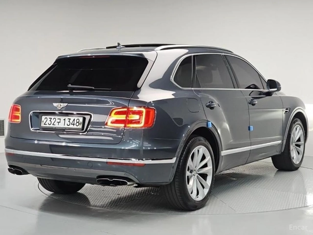 Bentley Bentayga 4.0* V8* ПОДГРЕВ* ОБДУХВАНЕ* 360* МАСАЖИ* HUD* - автомобили, коли, обяви за нови и употребявани 3