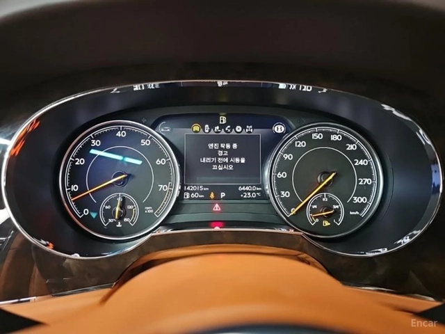 Bentley Bentayga 4.0* V8* ПОДГРЕВ* ОБДУХВАНЕ* 360* МАСАЖИ* HUD* - автомобили, коли, обяви за нови и употребявани 6