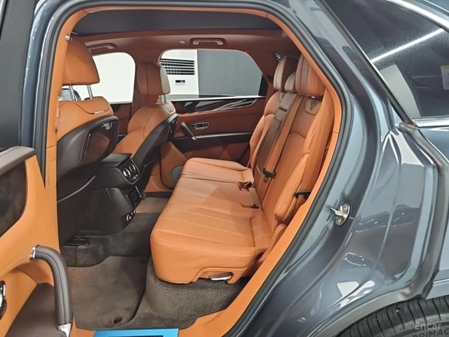Bentley Bentayga 4.0* V8* ПОДГРЕВ* ОБДУХВАНЕ* 360* МАСАЖИ* HUD* - автомобили, коли, обяви за нови и употребявани 8