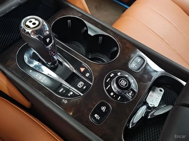 Bentley Bentayga 4.0* V8* ПОДГРЕВ* ОБДУХВАНЕ* 360* МАСАЖИ* HUD* - автомобили, коли, обяви за нови и употребявани 9