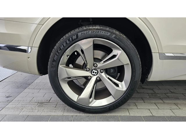Bentley Bentayga 6.0 W12 - автомобили, коли, обяви за нови и употребявани 4