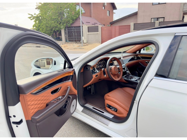 BENTLEY Flying Flying Spur 4.0 V8 AWD - автомобили, коли, обяви за нови и употребявани 5