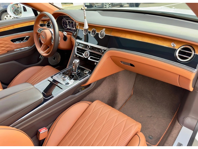 BENTLEY Flying Flying Spur 4.0 V8 AWD - автомобили, коли, обяви за нови и употребявани 6