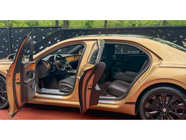 BENTLEY Flying Flying Spur Hybrid 2.9 V6 AWD  - автомобили, коли, обяви за нови и употребявани 7