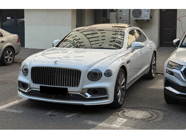 BENTLEY Flying Spur Flying Spur 4.0 V8 AWD - автомобили, коли, обяви за нови и употребявани 3