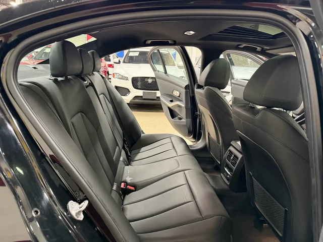 BMW 3 Series 330i xDrive - WIRELESS APPLE CARPLAY - NAVIGATION - BACKUP CAMERA - KEYLESS START - COMFORT ACCESS - BLINDSPOT ASSIST - R All Wheel Drive - автомобили, коли, обяви за нови и употребявани 10