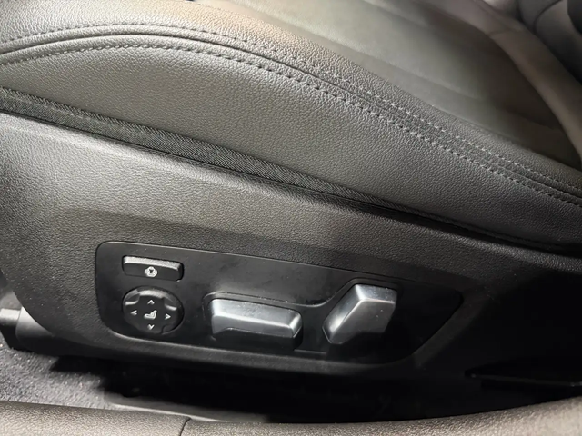 BMW 3 Series 330i xDrive - WIRELESS APPLE CARPLAY - NAVIGATION - BACKUP CAMERA - KEYLESS START - COMFORT ACCESS - BLINDSPOT ASSIST - R All Wheel Drive - автомобили, коли, обяви за нови и употребявани 12