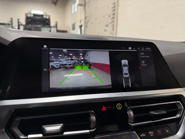 BMW 3 Series 330i xDrive - WIRELESS APPLE CARPLAY - NAVIGATION - BACKUP CAMERA - KEYLESS START - COMFORT ACCESS - BLINDSPOT ASSIST - R All Wheel Drive - автомобили, коли, обяви за нови и употребявани 17