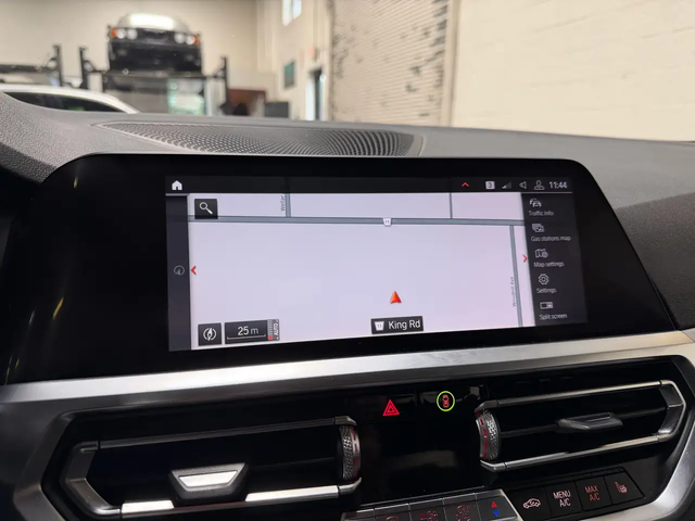 BMW 3 Series 330i xDrive - WIRELESS APPLE CARPLAY - NAVIGATION - BACKUP CAMERA - KEYLESS START - COMFORT ACCESS - BLINDSPOT ASSIST - R All Wheel Drive - автомобили, коли, обяви за нови и употребявани 18