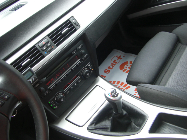 BMW 320 i 6ck. 150k.c - автомобили, коли, обяви за нови и употребявани 11