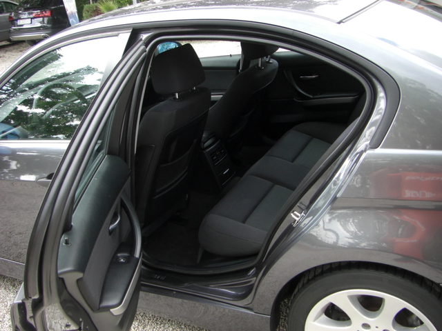 BMW 320 i 6ck. 150k.c - автомобили, коли, обяви за нови и употребявани 12