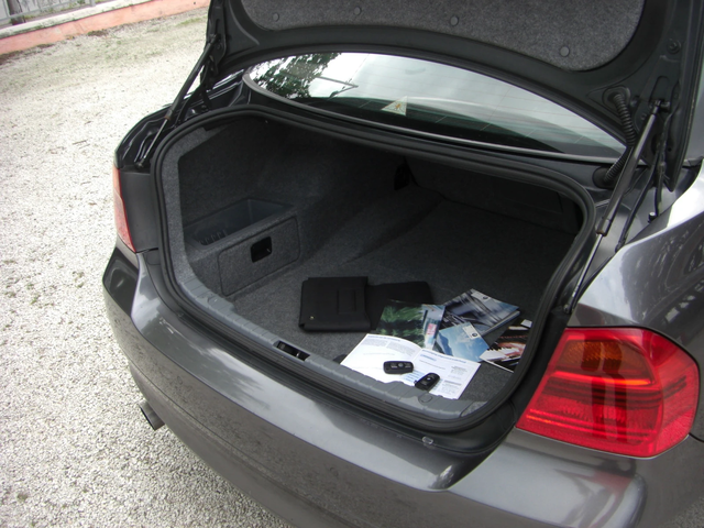 BMW 320 i 6ck. 150k.c - автомобили, коли, обяви за нови и употребявани 15