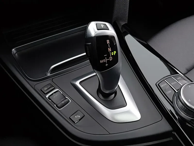 BMW 320 D xDrive - автомобили, коли, обяви за нови и употребявани 9