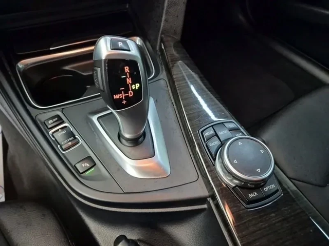 BMW 320 xDrive - автомобили, коли, обяви за нови и употребявани 8