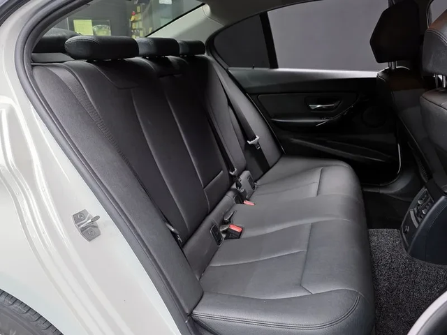 BMW 320 d ED Edition - автомобили, коли, обяви за нови и употребявани 11