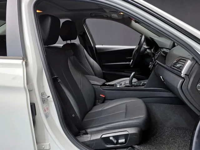 BMW 320 d ED Edition - автомобили, коли, обяви за нови и употребявани 9