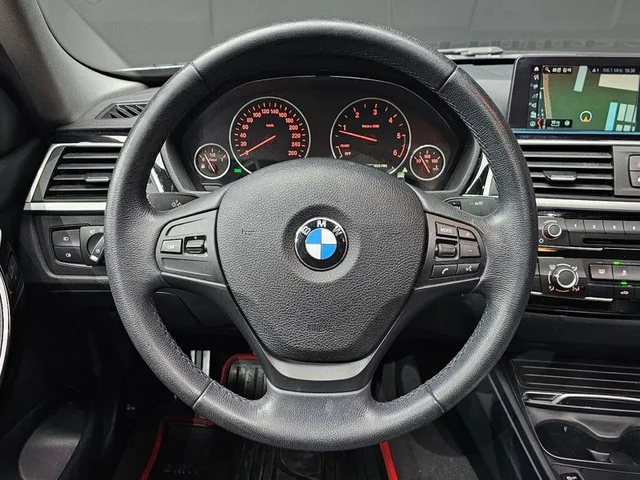 BMW 320 d ED Edition - автомобили, коли, обяви за нови и употребявани 12