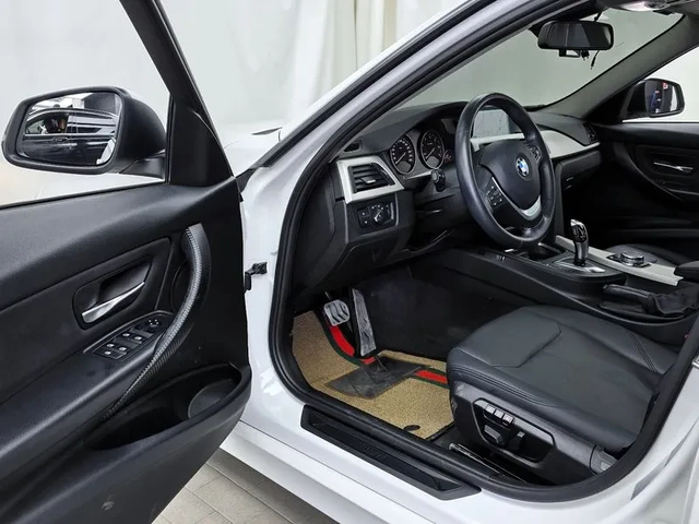 BMW 320 d ED Edition - автомобили, коли, обяви за нови и употребявани 9