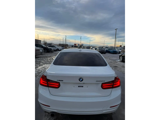 BMW 320 xDrive* Sedan* АвтоКредит* (ЦЕНА ДО БГ)* - автомобили, коли, обяви за нови и употребявани 4