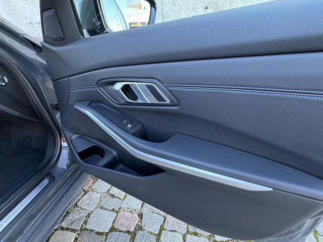 BMW 320 X-DRIVE M-Sport Individual - автомобили, коли, обяви за нови и употребявани 12