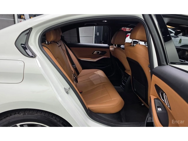BMW 320 i M SPORT* DISTRONIC* ХЕДЪП* ПОДГРЕВ* ОБДУХВАНЕ* - автомобили, коли, обяви за нови и употребявани 14
