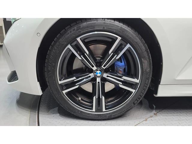 BMW 320 i M SPORT* HARMAN KARDON* DISTRONIC* HEAD-UP* - автомобили, коли, обяви за нови и употребявани 4