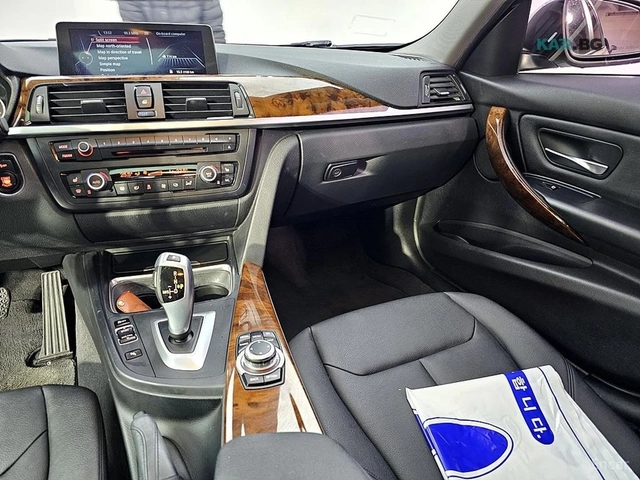 BMW 320 КОЖА* ПОДГРЕВ* НАВИ* ПАНО* КАМЕРА - автомобили, коли, обяви за нови и употребявани 8