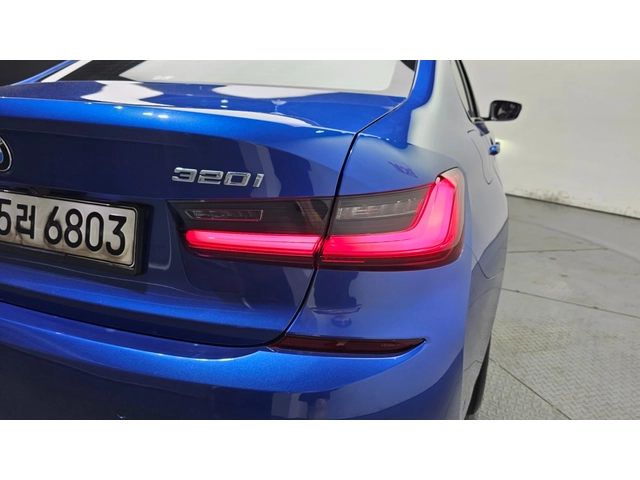 BMW 320 i M Sport - автомобили, коли, обяви за нови и употребявани 5