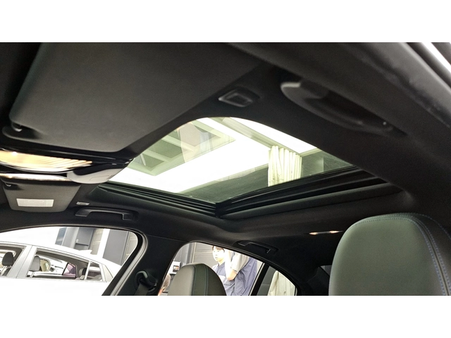 BMW 320 d xDrive M Sport - автомобили, коли, обяви за нови и употребявани 15