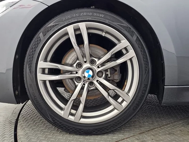 BMW 320 i - автомобили, коли, обяви за нови и употребявани 4