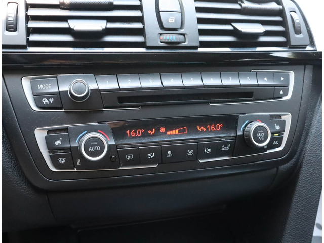 BMW 320 d/Harman Kardon/Sport/PDC/Подгрев - автомобили, коли, обяви за нови и употребявани 9