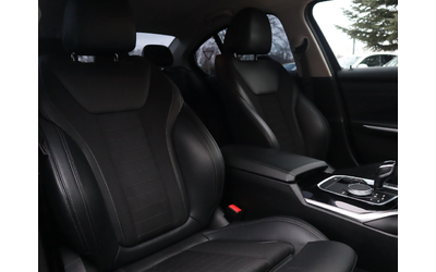 BMW 320 d/SportLine/Virtual/Подгрев/Амбиент/PDC/Active Guard/Lane Assist - автомобили, коли, обяви за нови и употребявани 7
