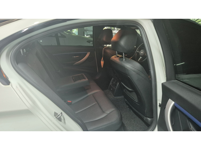 BMW 320i - автомобили, коли, обяви за нови и употребявани 30