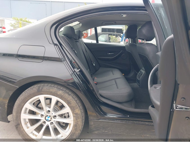 BMW 320I 2.0L I-4 DI, DOHC, VVT, TURBO, 180HP Rear Wheel Drive - автомобили, коли, обяви за нови и употребявани 7