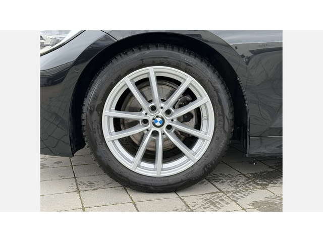 BMW 320i xDrive - автомобили, коли, обяви за нови и употребявани 4