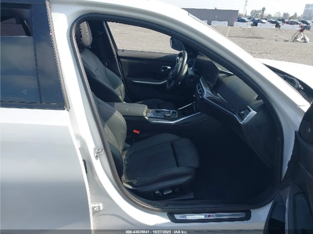 BMW 330 E / XDRIVE - автомобили, коли, обяви за нови и употребявани 6