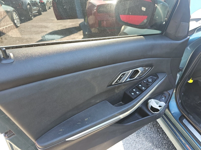 BMW 330 i xDrive - автомобили, коли, обяви за нови и употребявани 9