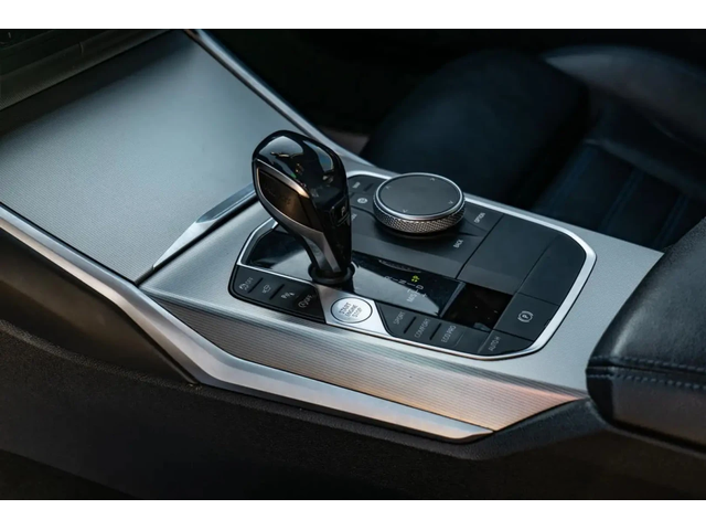 BMW 330 xDrive* M-pack* LASER* Distr* Harman/Kardon* 360* - автомобили, коли, обяви за нови и употребявани 11