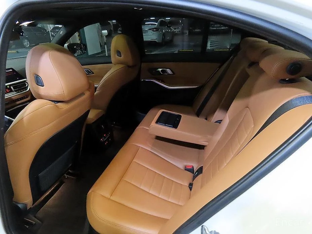 BMW 330 M-PACK* DISTRONIC* LASER* HARMAN KARDON* HEAD-UP* - автомобили, коли, обяви за нови и употребявани 15