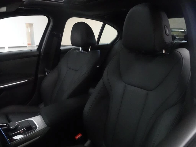 BMW 330 i * M-Package* HeadUp * АвтоКредит * (ЦЕНА ДО БГ) - автомобили, коли, обяви за нови и употребявани 10