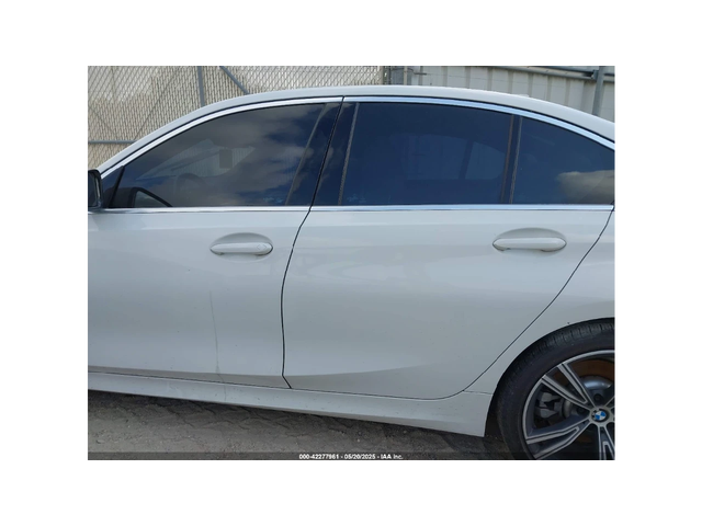 BMW 330 DIGITAL* Hi-Fi* CARPLAY* CAMERA* - автомобили, коли, обяви за нови и употребявани 2